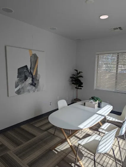 Family arrangement room with a round table and chairs